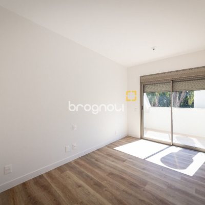 Apartamento com 99m², 2 quartos (sendo 2 suítes), 2 garagens, no bairro João Paulo em Florianópolis