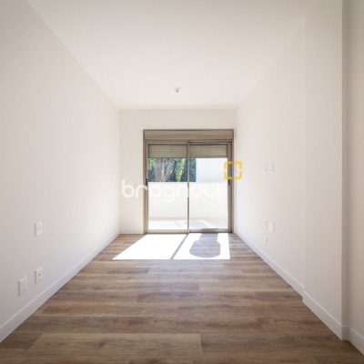 Apartamento com 99m², 2 quartos (sendo 2 suítes), 2 garagens, no bairro João Paulo em Florianópolis