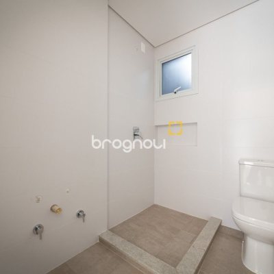 Apartamento com 99m², 2 quartos (sendo 2 suítes), 2 garagens, no bairro João Paulo em Florianópolis