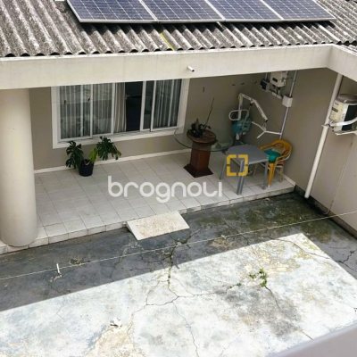 Casa com 276m², 4 quartos (sendo 1 suíte), 3 garagens, no bairro Jardim Cidade de Florianópolis em São José
