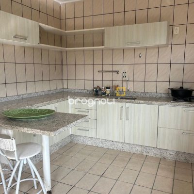 Casa com 276m², 4 quartos (sendo 1 suíte), 3 garagens, no bairro Jardim Cidade de Florianópolis em São José
