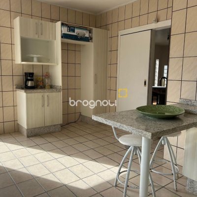 Casa com 276m², 4 quartos (sendo 1 suíte), 3 garagens, no bairro Jardim Cidade de Florianópolis em São José