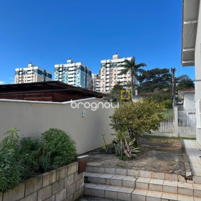 Casa com 276m², 4 quartos (sendo 1 suíte), 3 garagens, no bairro Jardim Cidade de Florianópolis em São José