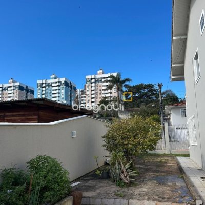 Casa com 276m², 4 quartos (sendo 1 suíte), 3 garagens, no bairro Jardim Cidade de Florianópolis em São José