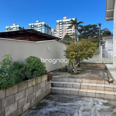 Casa com 276m², 4 quartos (sendo 1 suíte), 3 garagens, no bairro Jardim Cidade de Florianópolis em São José