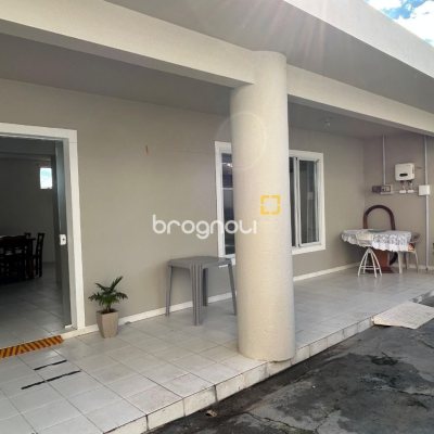 Casa com 276m², 4 quartos (sendo 1 suíte), 3 garagens, no bairro Jardim Cidade de Florianópolis em São José