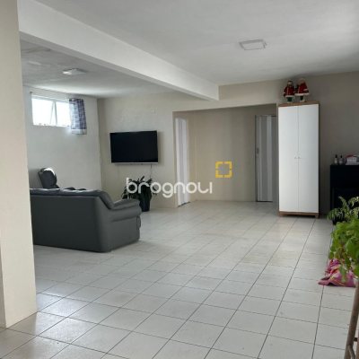 Casa com 276m², 4 quartos (sendo 1 suíte), 3 garagens, no bairro Jardim Cidade de Florianópolis em São José