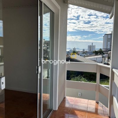 Casa com 276m², 4 quartos (sendo 1 suíte), 3 garagens, no bairro Jardim Cidade de Florianópolis em São José