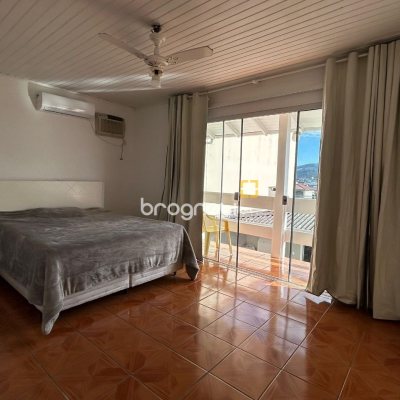 Casa com 276m², 4 quartos (sendo 1 suíte), 3 garagens, no bairro Jardim Cidade de Florianópolis em São José
