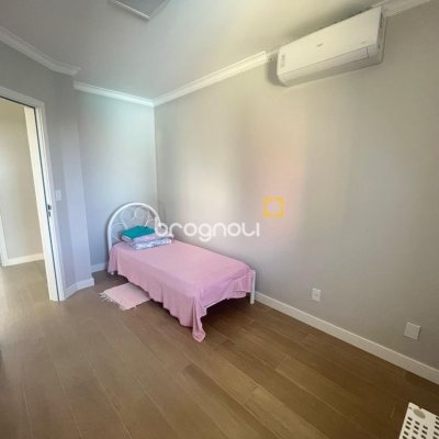 Apartamento com 150m², 3 quartos (sendo 1 suíte), 2 garagens, no bairro Centro em Florianópolis