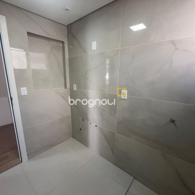 Apartamento com 150m², 3 quartos (sendo 1 suíte), 2 garagens, no bairro Centro em Florianópolis