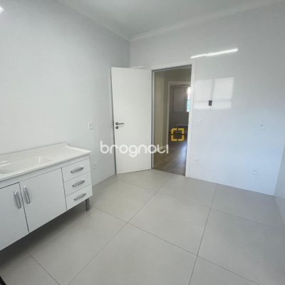 Apartamento com 150m², 3 quartos (sendo 1 suíte), 2 garagens, no bairro Centro em Florianópolis
