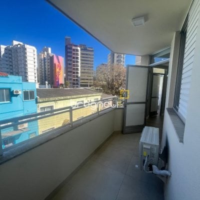 Apartamento com 150m², 3 quartos (sendo 1 suíte), 2 garagens, no bairro Centro em Florianópolis