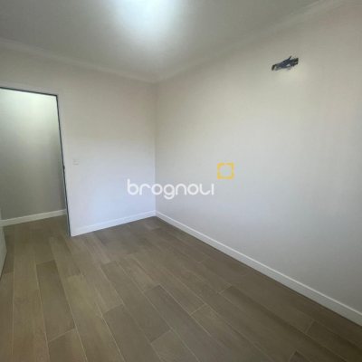 Apartamento com 150m², 3 quartos (sendo 1 suíte), 2 garagens, no bairro Centro em Florianópolis