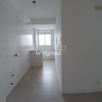 Apartamento com 82m², 3 quartos (sendo 1 suíte), 2 garagens, no bairro Campeche em Florianópolis