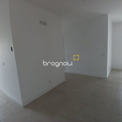 Apartamento com 82m², 3 quartos (sendo 1 suíte), 2 garagens, no bairro Campeche em Florianópolis