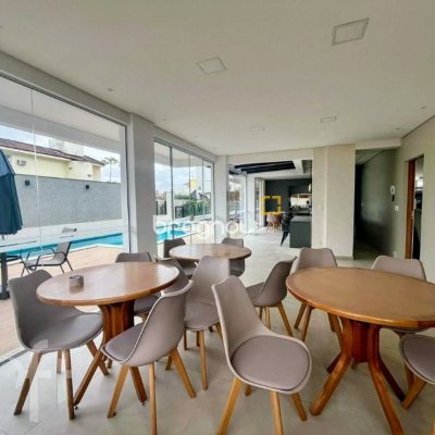 Apartamento com 82m², 3 quartos (sendo 1 suíte), 2 garagens, no bairro Campeche em Florianópolis
