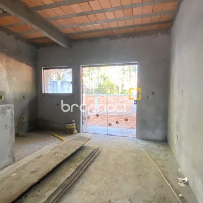 Casa com 107m², 3 quartos (sendo 2 suítes), 2 garagens, no bairro Ingleses em Florianópolis