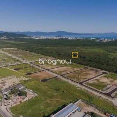 Terreno com 450m², no bairro Vargem Grande em Florianópolis