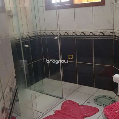 Casa com 304m², 3 quartos (sendo 2 suítes), 3 garagens, no bairro Jardim Atlântico em Florianópolis