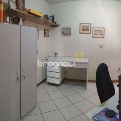 Casa com 304m², 3 quartos (sendo 2 suítes), 3 garagens, no bairro Jardim Atlântico em Florianópolis