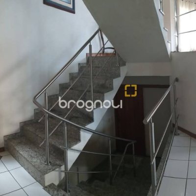 Casa com 304m², 3 quartos (sendo 2 suítes), 3 garagens, no bairro Jardim Atlântico em Florianópolis