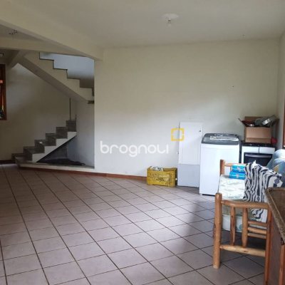 Casa com 304m², 3 quartos (sendo 2 suítes), 3 garagens, no bairro Jardim Atlântico em Florianópolis