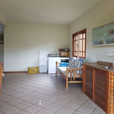 Casa com 304m², 3 quartos (sendo 2 suítes), 3 garagens, no bairro Jardim Atlântico em Florianópolis