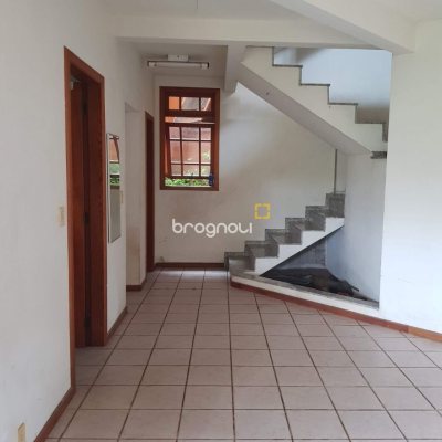 Casa com 304m², 3 quartos (sendo 2 suítes), 3 garagens, no bairro Jardim Atlântico em Florianópolis