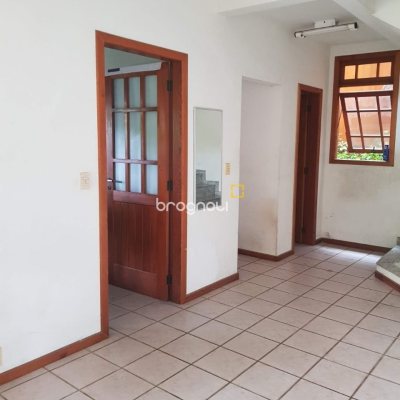 Casa com 304m², 3 quartos (sendo 2 suítes), 3 garagens, no bairro Jardim Atlântico em Florianópolis