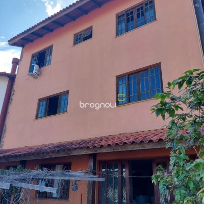 Casa com 304m², 3 quartos (sendo 2 suítes), 3 garagens, no bairro Jardim Atlântico em Florianópolis