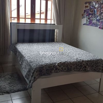 Casa com 304m², 3 quartos (sendo 2 suítes), 3 garagens, no bairro Jardim Atlântico em Florianópolis