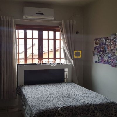 Casa com 304m², 3 quartos (sendo 2 suítes), 3 garagens, no bairro Jardim Atlântico em Florianópolis