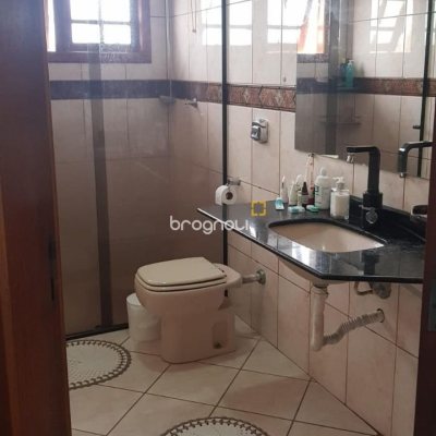 Casa com 304m², 3 quartos (sendo 2 suítes), 3 garagens, no bairro Jardim Atlântico em Florianópolis