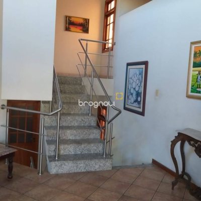 Casa com 304m², 3 quartos (sendo 2 suítes), 3 garagens, no bairro Jardim Atlântico em Florianópolis