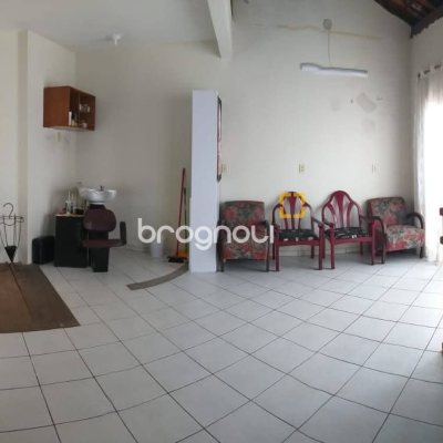 Casa com 304m², 3 quartos (sendo 2 suítes), 3 garagens, no bairro Jardim Atlântico em Florianópolis