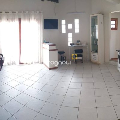 Casa com 304m², 3 quartos (sendo 2 suítes), 3 garagens, no bairro Jardim Atlântico em Florianópolis
