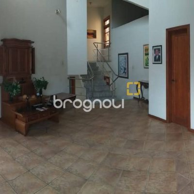 Casa com 304m², 3 quartos (sendo 2 suítes), 3 garagens, no bairro Jardim Atlântico em Florianópolis