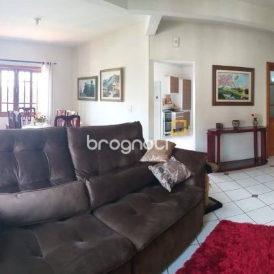 Casa com 304m², 3 quartos (sendo 2 suítes), 3 garagens, no bairro Jardim Atlântico em Florianópolis