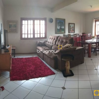 Casa com 304m², 3 quartos (sendo 2 suítes), 3 garagens, no bairro Jardim Atlântico em Florianópolis