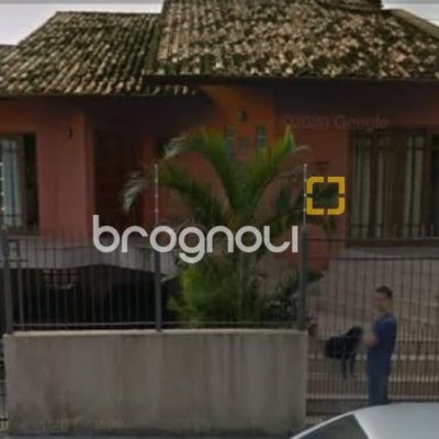 Casa com 304m², 3 quartos (sendo 2 suítes), 3 garagens, no bairro Jardim Atlântico em Florianópolis