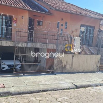 Casa com 304m², 3 quartos (sendo 2 suítes), 3 garagens, no bairro Jardim Atlântico em Florianópolis