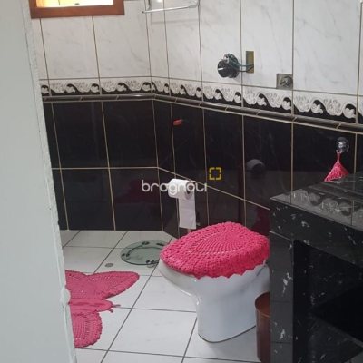 Casa com 304m², 3 quartos (sendo 2 suítes), 3 garagens, no bairro Jardim Atlântico em Florianópolis