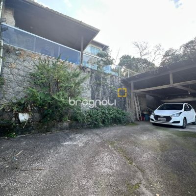 Casa com 350m², 3 quartos (sendo 3 suítes), 4 garagens, no bairro Morro das Pedras em Florianópolis