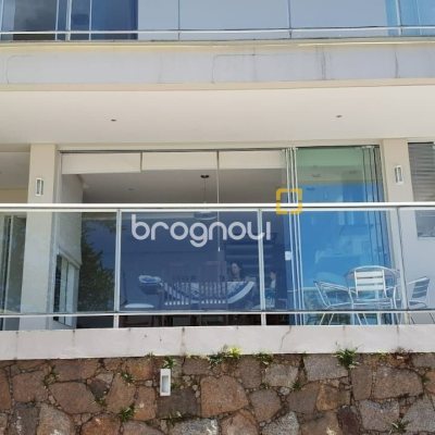 Casa com 350m², 3 quartos (sendo 3 suítes), 4 garagens, no bairro Morro das Pedras em Florianópolis