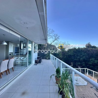 Casa com 350m², 3 quartos (sendo 3 suítes), 4 garagens, no bairro Morro das Pedras em Florianópolis