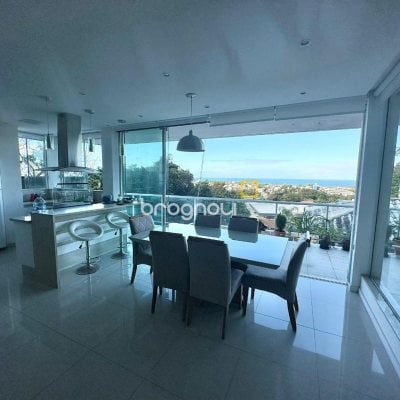 Casa com 350m², 3 quartos (sendo 3 suítes), 4 garagens, no bairro Morro das Pedras em Florianópolis