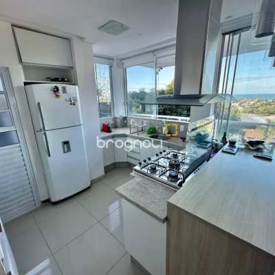 Casa com 350m², 3 quartos (sendo 3 suítes), 4 garagens, no bairro Morro das Pedras em Florianópolis