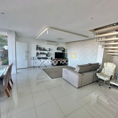 Casa com 350m², 3 quartos (sendo 3 suítes), 4 garagens, no bairro Morro das Pedras em Florianópolis