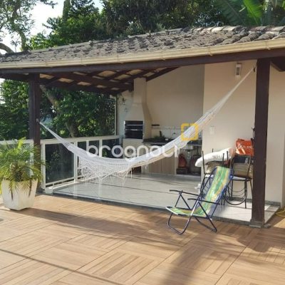 Casa com 350m², 3 quartos (sendo 3 suítes), 4 garagens, no bairro Morro das Pedras em Florianópolis